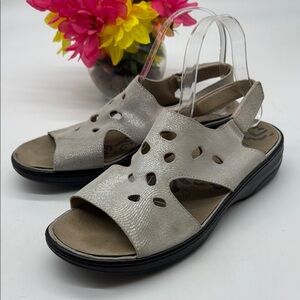 Propet Silver Sandals with Open Toe Design and Adjustable Strap Size 10 MCS7433P